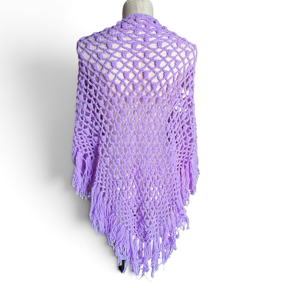Vintage 70s Lavender Purple Crochet Shawl, Handmade Fringed Shoulder Wrap - Picture 8 of 8